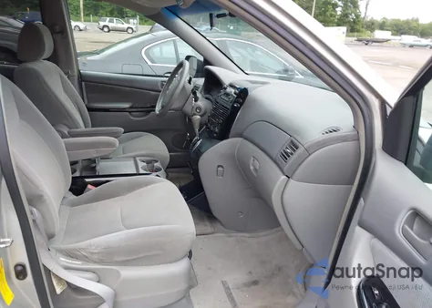 2004 Toyota Sienna Le z USA, uszkodzony, nr VIN 5TDZA23C34S120352